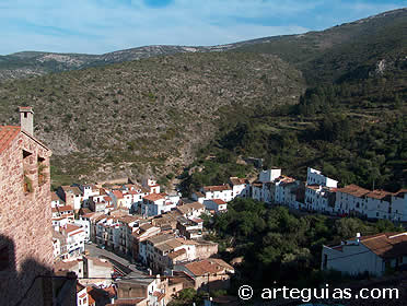 Vista de algunos barrios desde el casco antiguo de Vilafam&eacute;s
