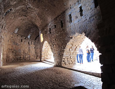 Arcos de acceso al patio de armas