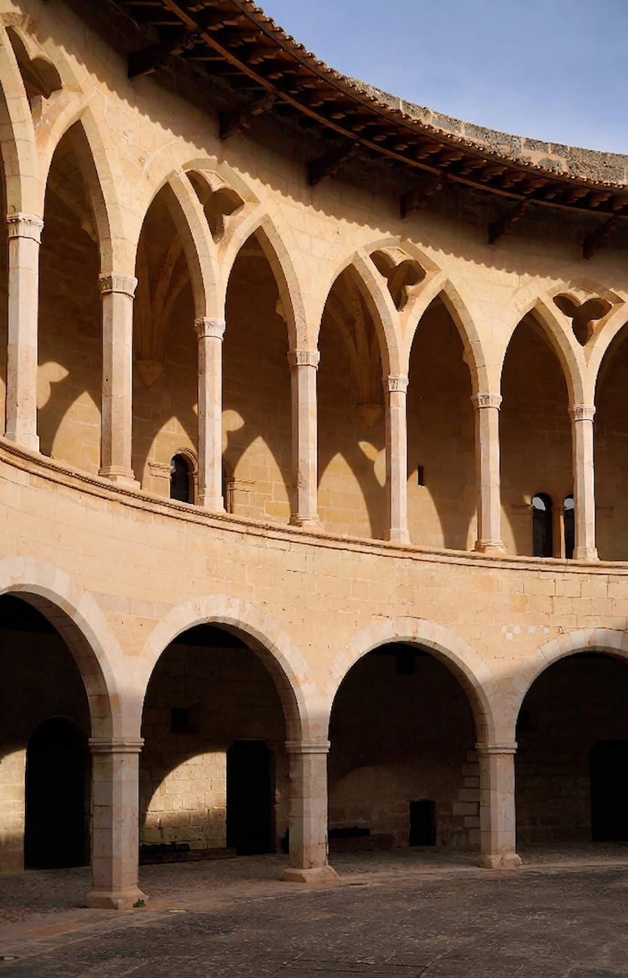 Arquer&iacute;a de las dos galer&iacute;as. Bellver