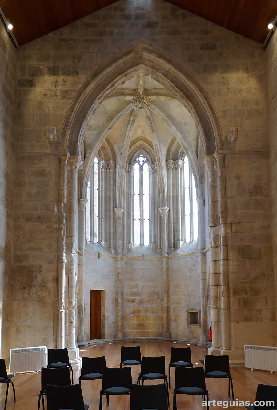 Iglesia colegial de Nuestra Se&ntilde;ora de la Pe&ntilde;a: interior de la cabecera