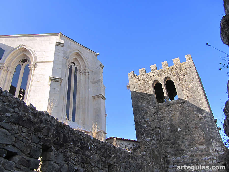 Castillo de Leir&iacute;a: torre e iglesia