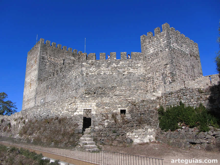 Castillo de Leir&iacute;a