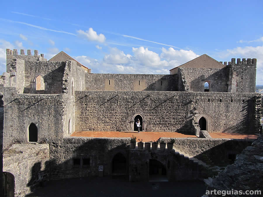Palacio real del Castillo de Leir&iacute;a