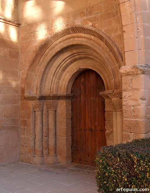 Otra de las puertas rom&aacute;nicas