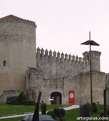 Entrada al castillo de Cu&eacute;llar