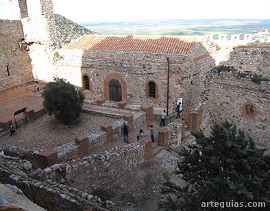 Dependencias claustrales: sala capitular, refectorio, etc.