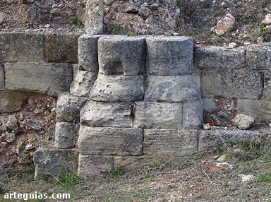 Restos de la iglesia rom&aacute;nica de Santa Mar&iacute;a del Collado