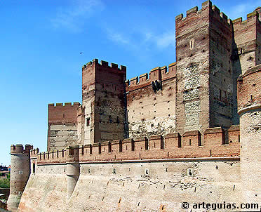 Torres prism&aacute;ticas reaprovechadas de la fortaleza primitiva