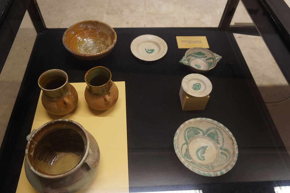 Cer&aacute;mica andalus&iacute; en el Museo de Historia