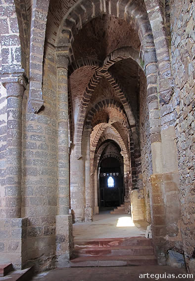 Nave lateral de la iglesia