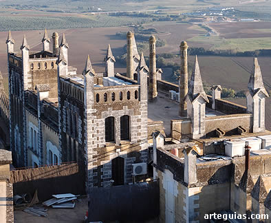 Palacio neog&oacute;tico del castillo. Obra del siglo XX