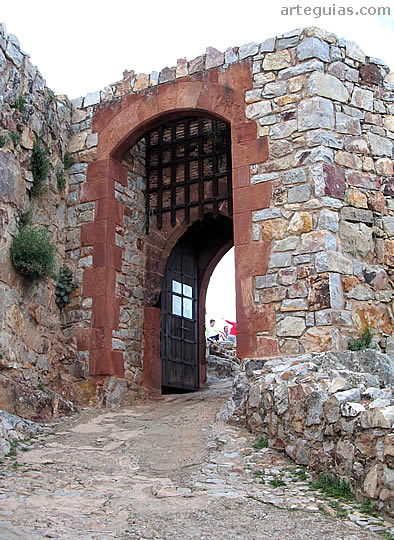 Puerta de los Palos o de los Arcos