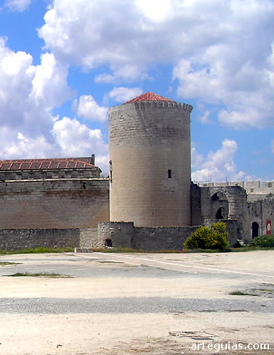 Torre cil&iacute;ndrica