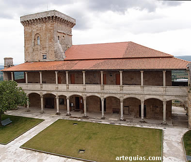 Palacio de los Condes y Torre de las Damas del castillo de Monterrey
