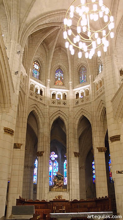 Cabecera con la girola al fondo