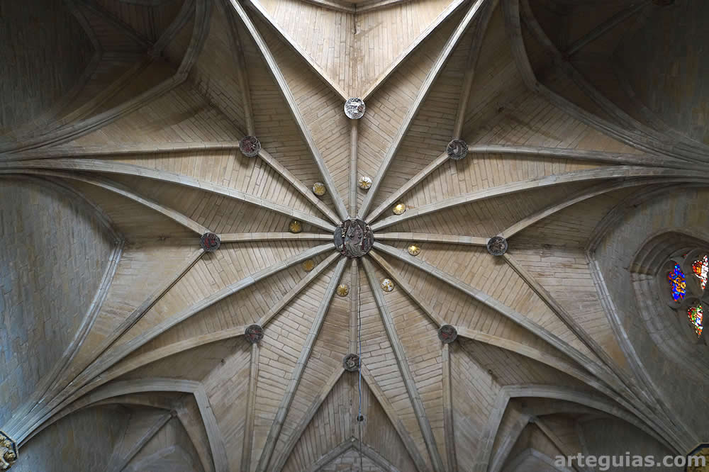 B&ntilde;oveda de crucer&iacute;a estrellada de la Capilla Barbazana