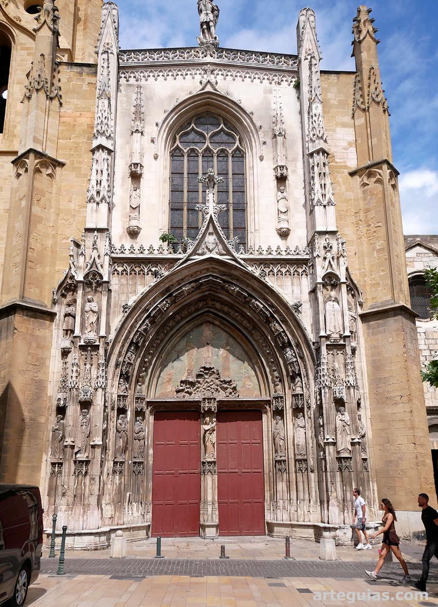 Fachada g&oacute;tica de la Catedral de Aix-en-Provence, Francia