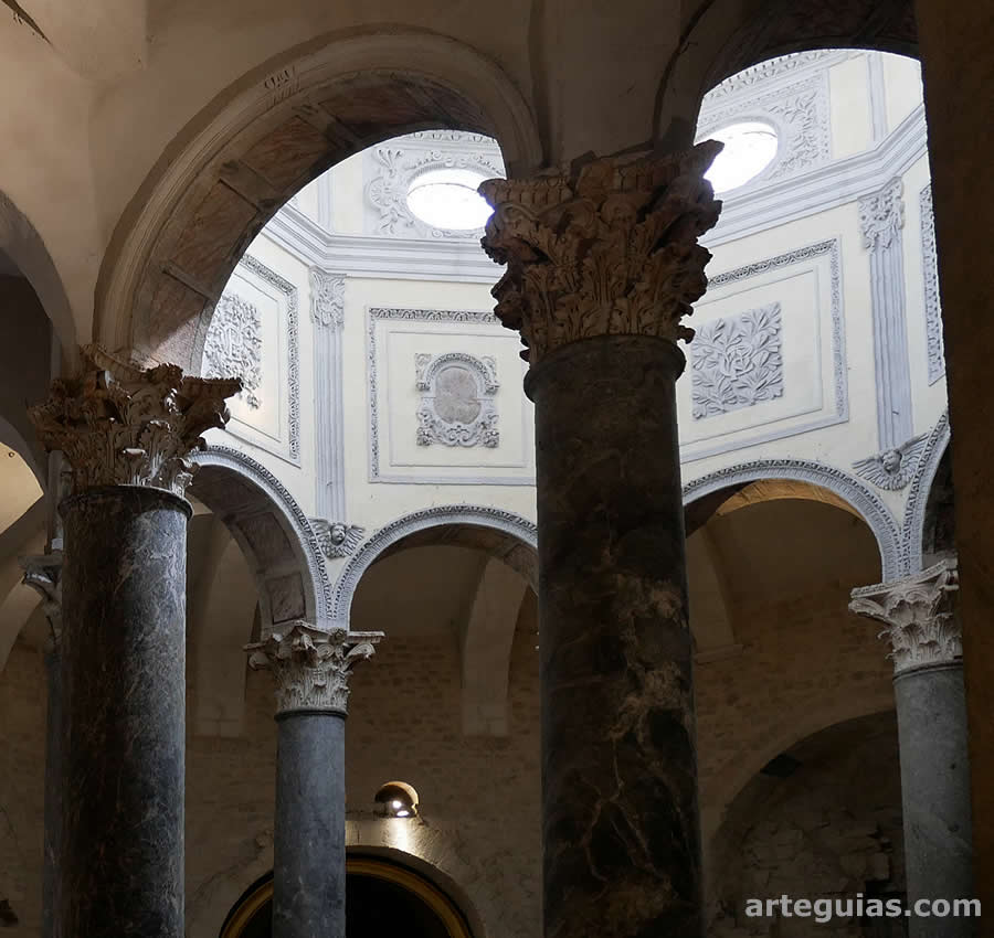 Columnas romanas del baptisterio