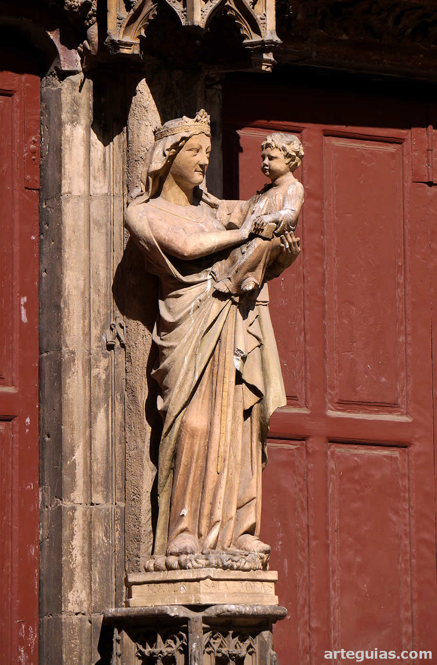 Virgen g&oacute;tica en el parteluz