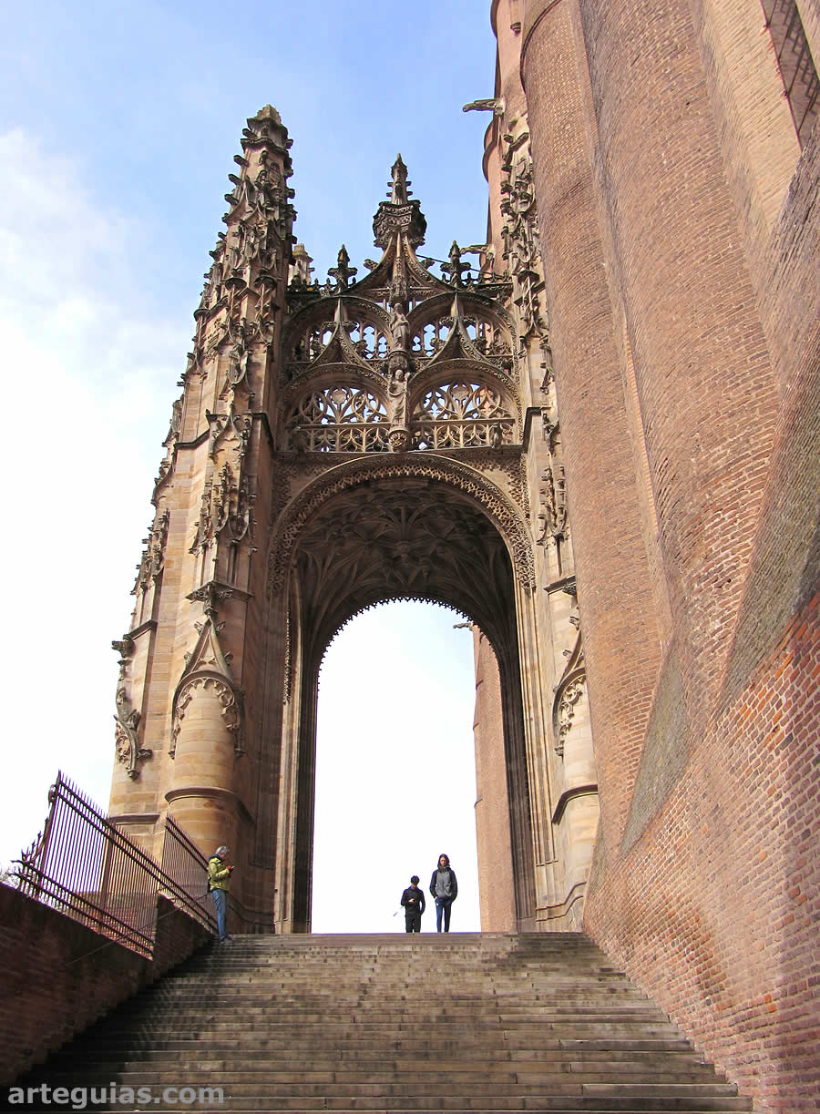 Escalera a la puerta meridional
