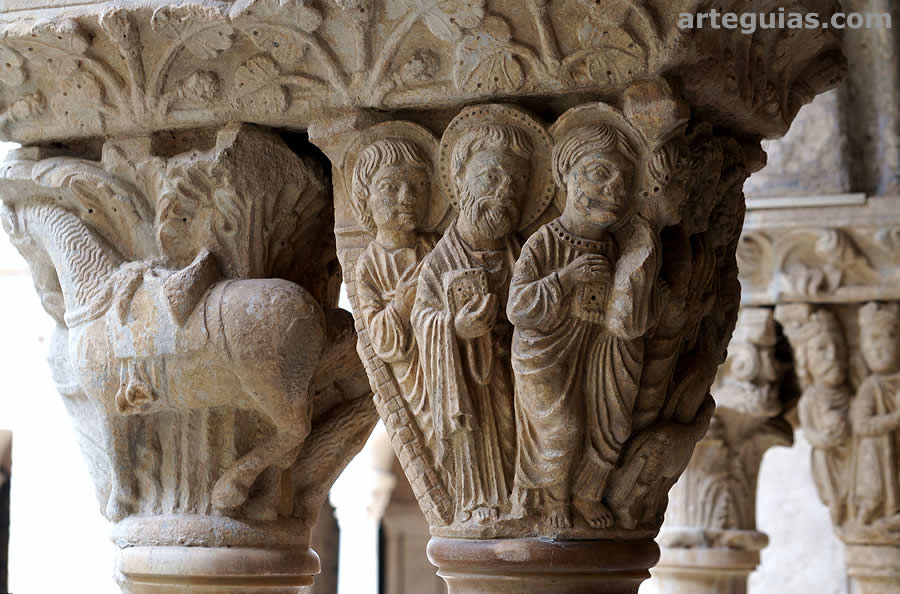 Capiteles rom&aacute;nicos del claustro