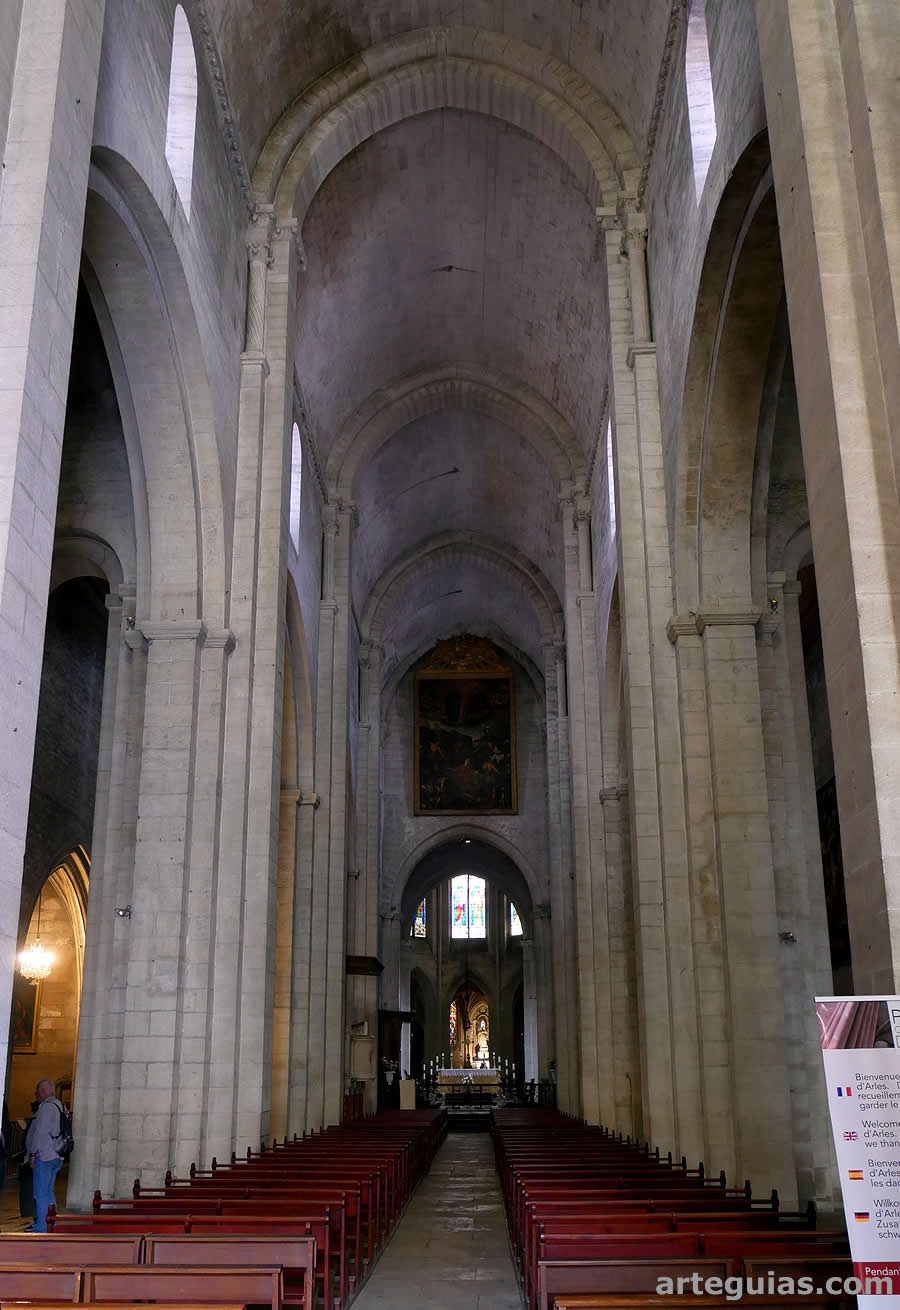 Interior de Saint-Trophime de Arl&eacute;s