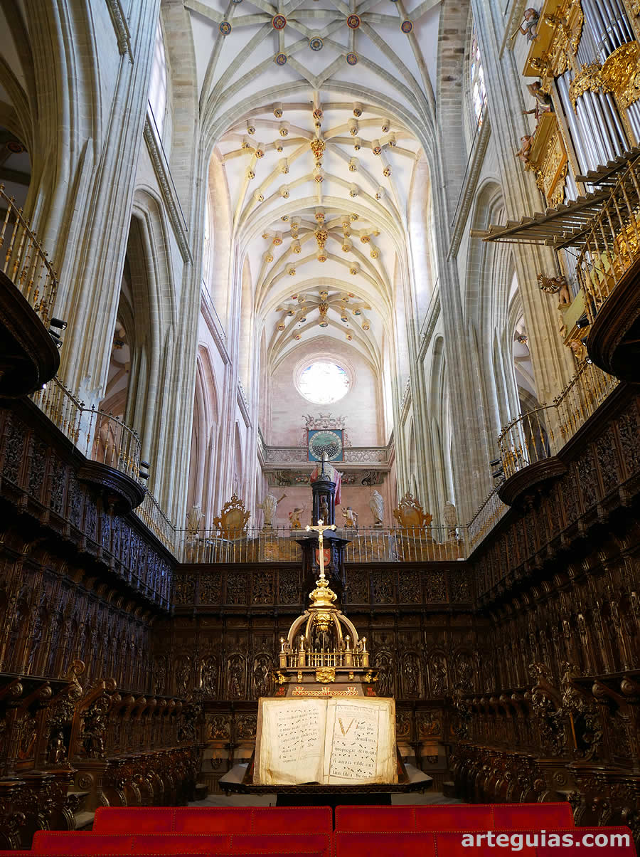 Interior de la Catedral de Astorga. Nave central