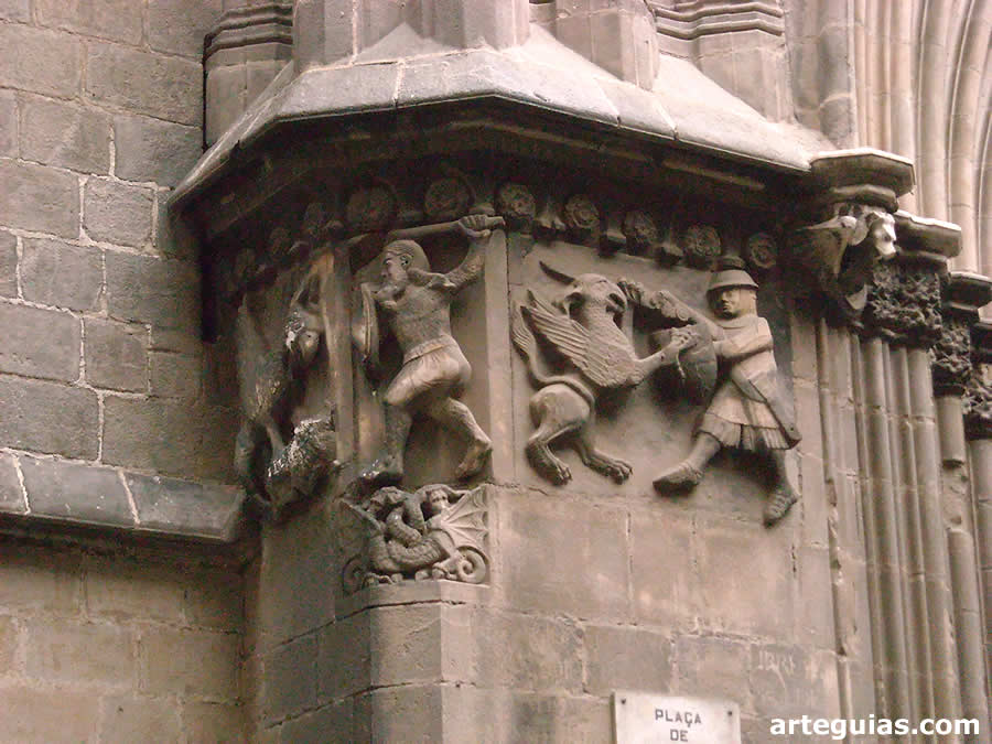 Relieves de la Portada de San Ivo