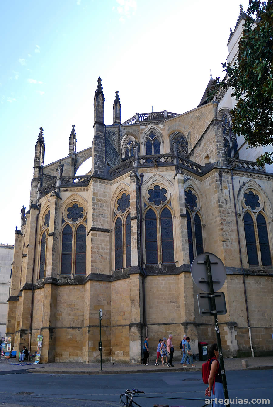 Catedral de Bayona: cabecera, vista exterior desde el norte