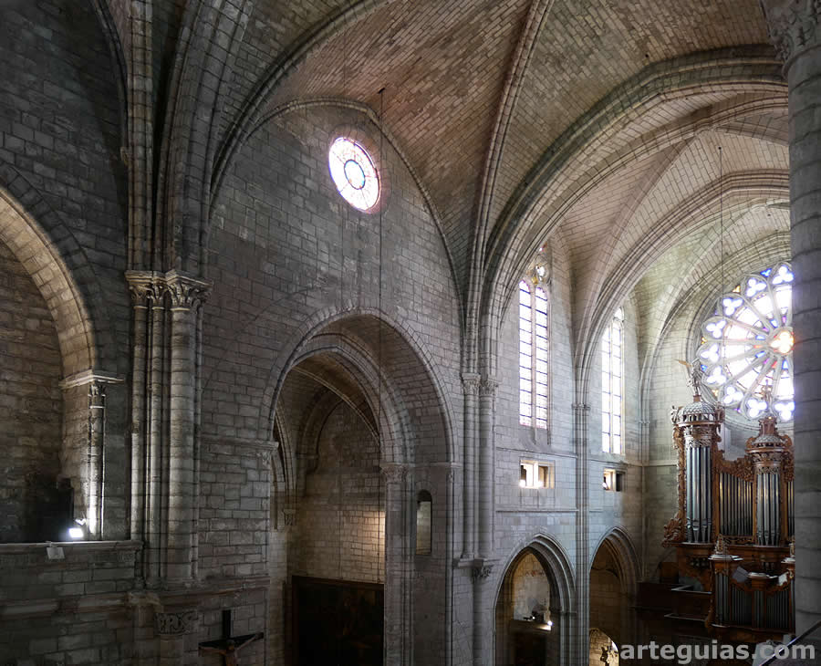 Interior de la Catedral de B&eacute;ziers