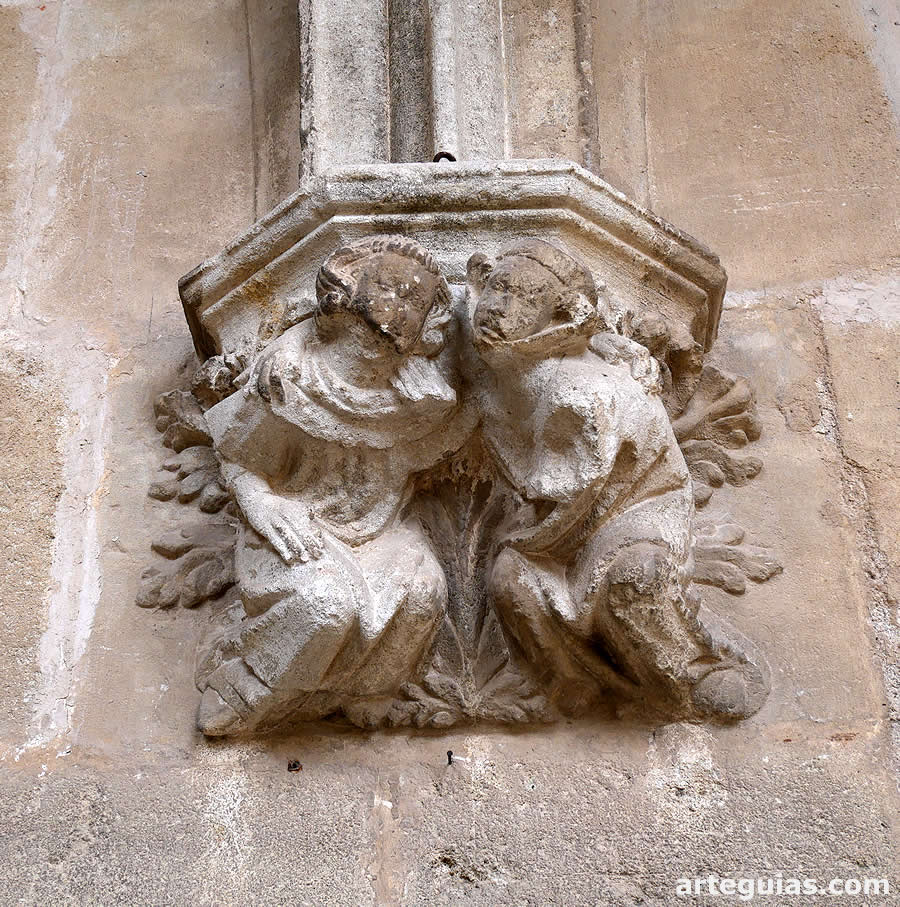 M&eacute;nsula g&oacute;tica del claustro catedralicio