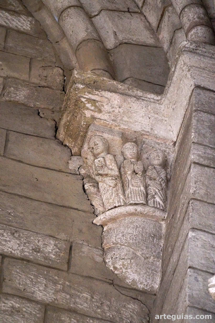 Capitel de la catedral rom&aacute;nica