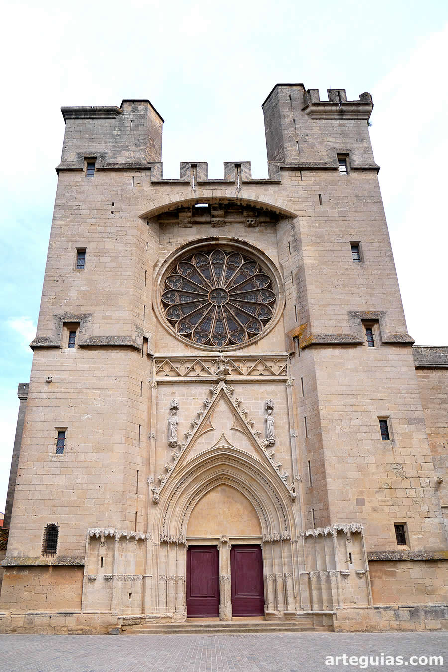 Fachada de la catedral francesa