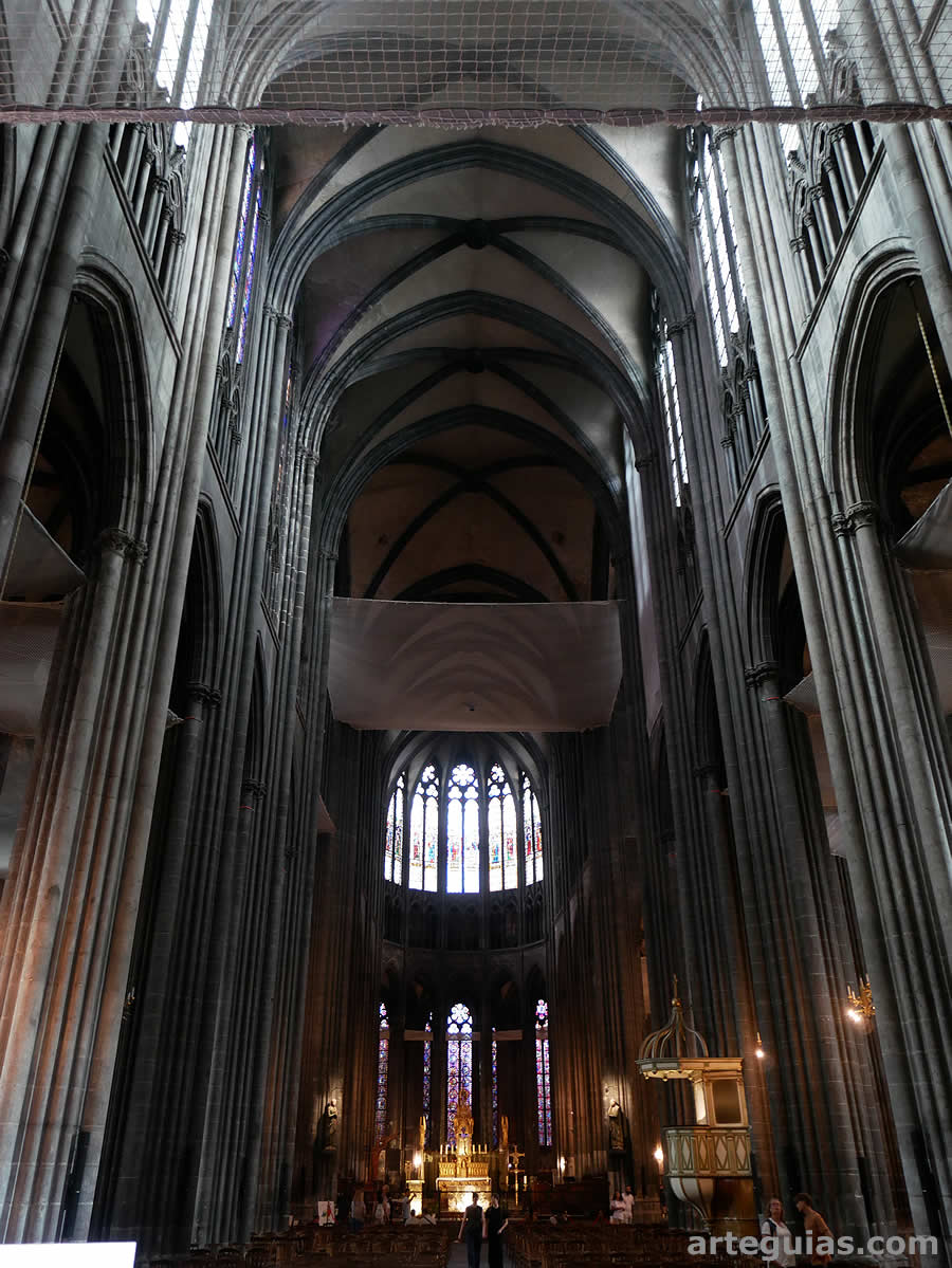 Catedral de Clermont-Ferrand: nave central