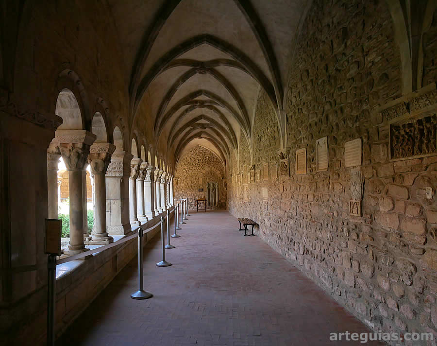 Panda abovedada del claustro de Elna