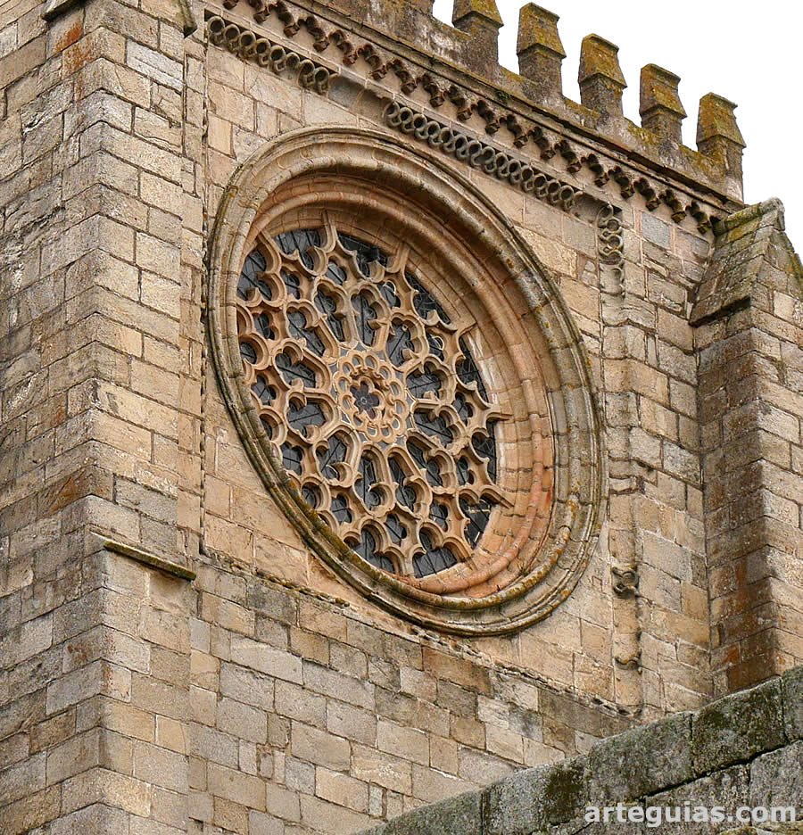 Roset&oacute;n en el hastial sur del transepto
