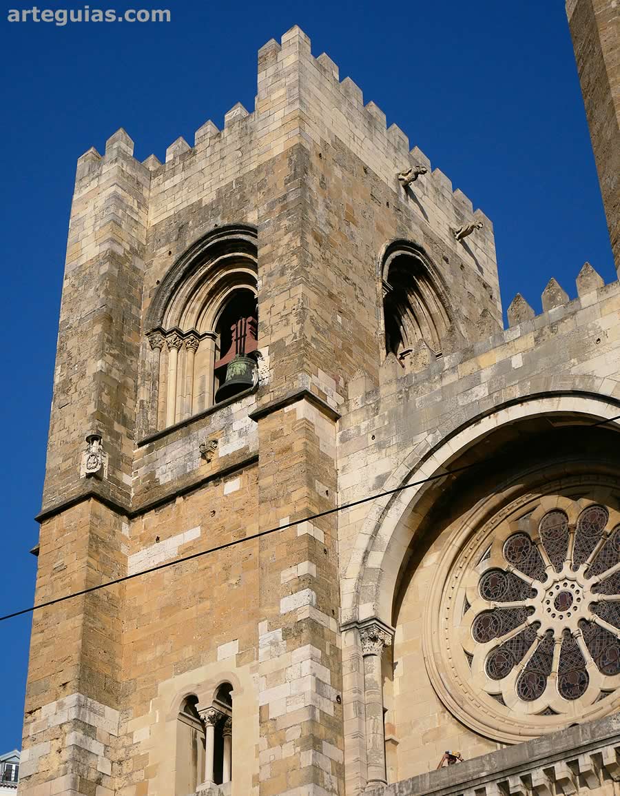 Torre campanario norte