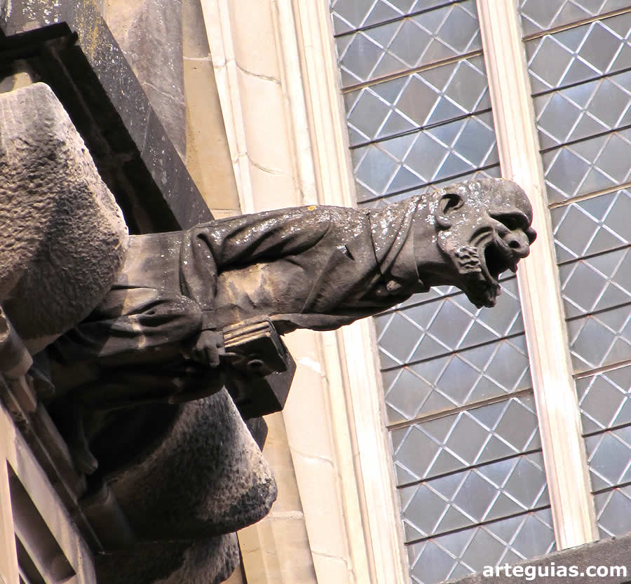 G&aacute;rgola caricaturesca