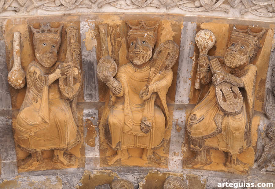 Detalle de una de las arquivoltas