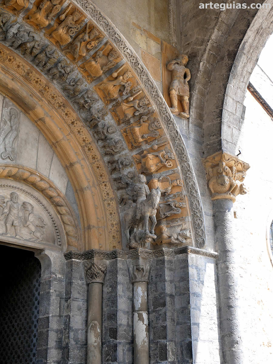 Catedral de Oloron-Sainte-Marie: detalle de la puerta rom&aacute;nica