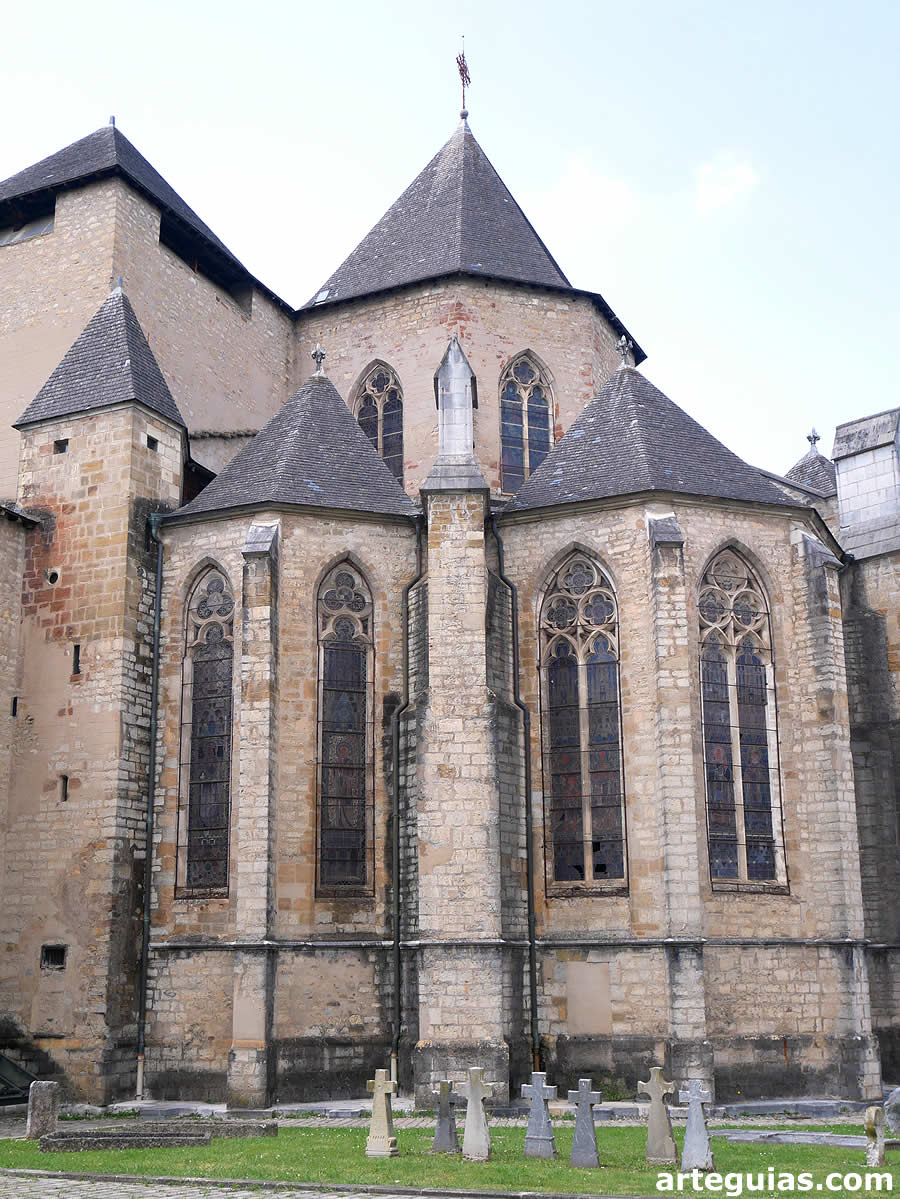 Cabecera g&oacute;tica con girola y capillas radiales