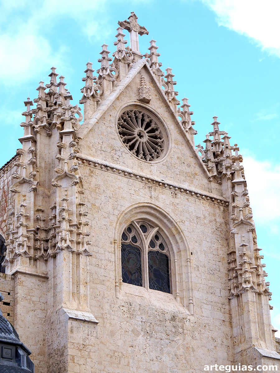 Hastial de la fachada