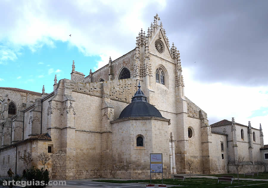 Fachada de la catedral de Palencia desde el noroeste