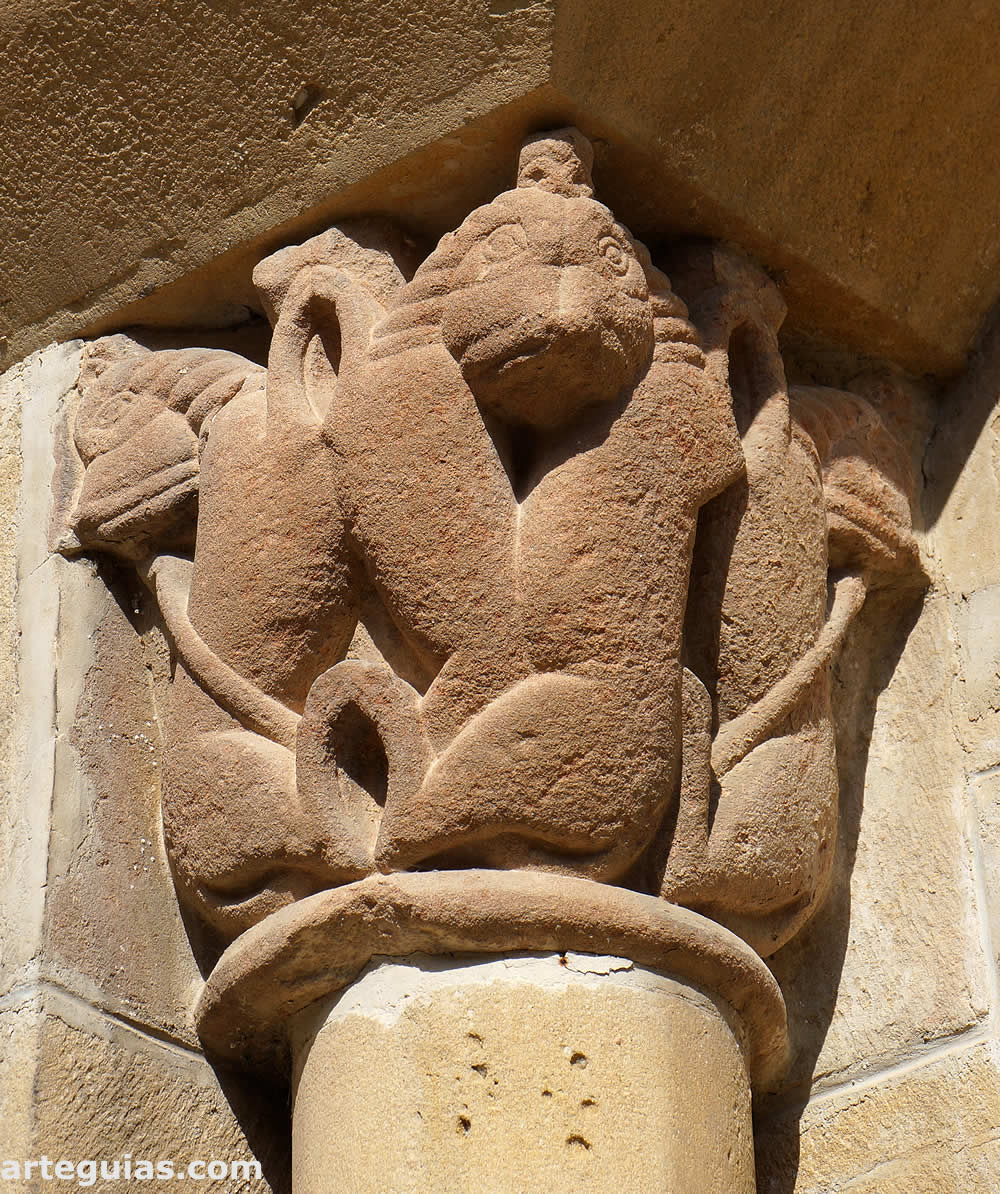 Capitel rom&aacute;nico de la puerta de la ciller&iacute;a