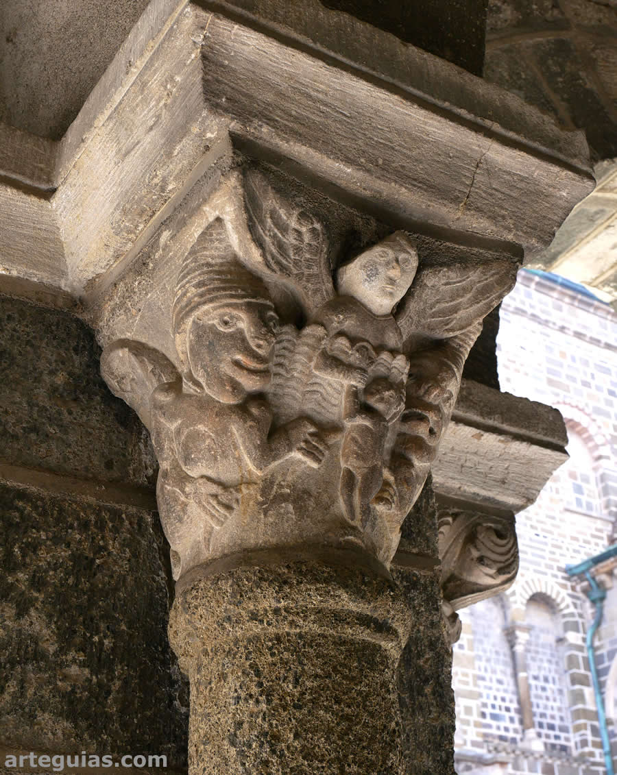 Capitel rom&aacute;nico del claustro