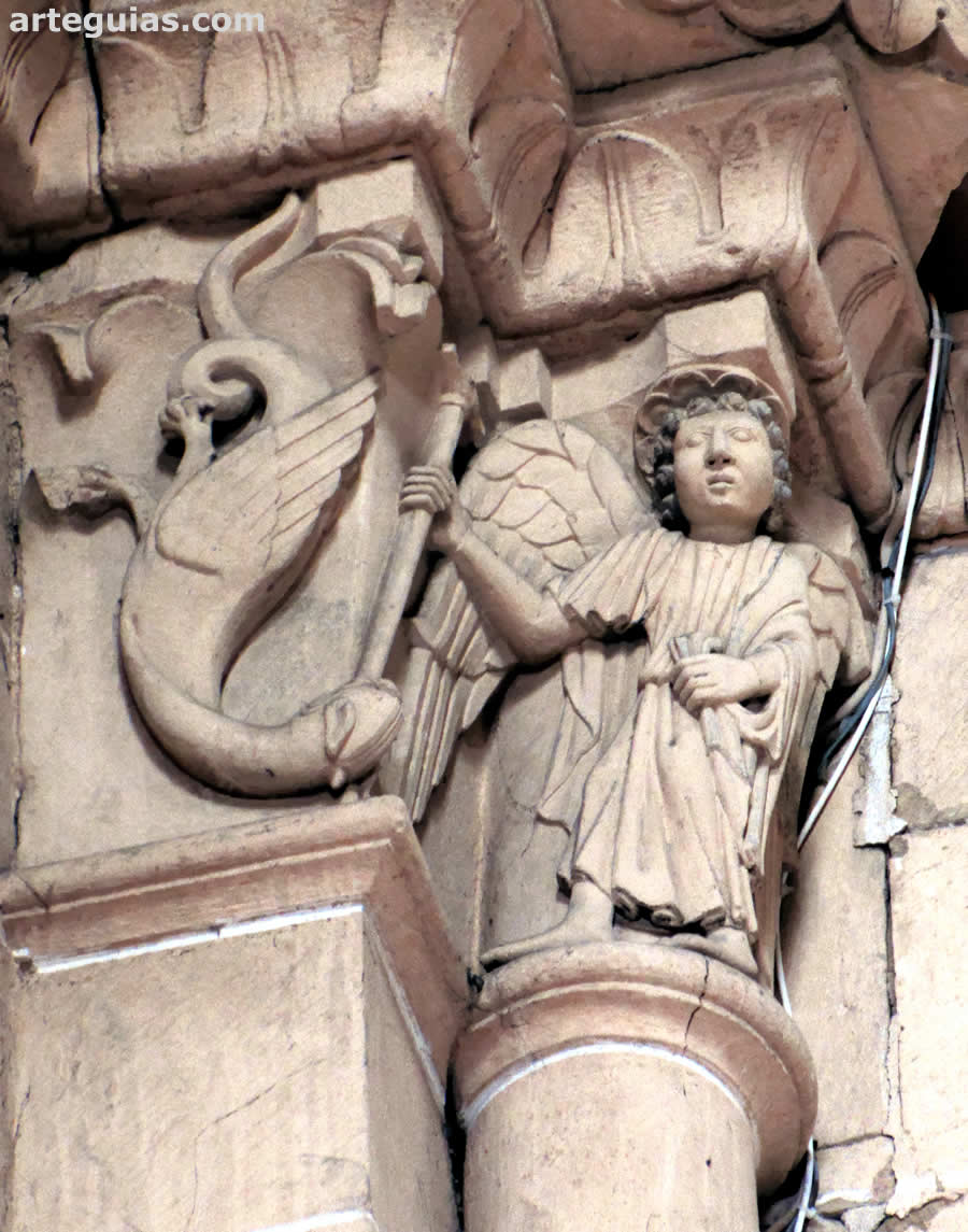 San Miguel Arc&aacute;ngel alanceando al drag&oacute;n