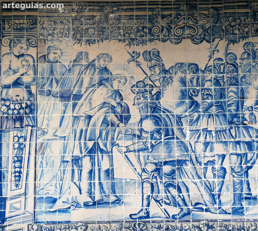Panel de azulejer&iacute;a blanca y azul del claustro
