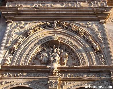 Parte superior de la Puerta de San Jer&oacute;nimo