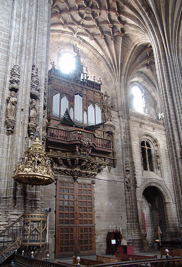 La Catedral Nueva de Plasencia es un edificio g&oacute;tico-renacentista