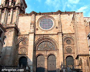 Fachada principal de la catedral de Ourense